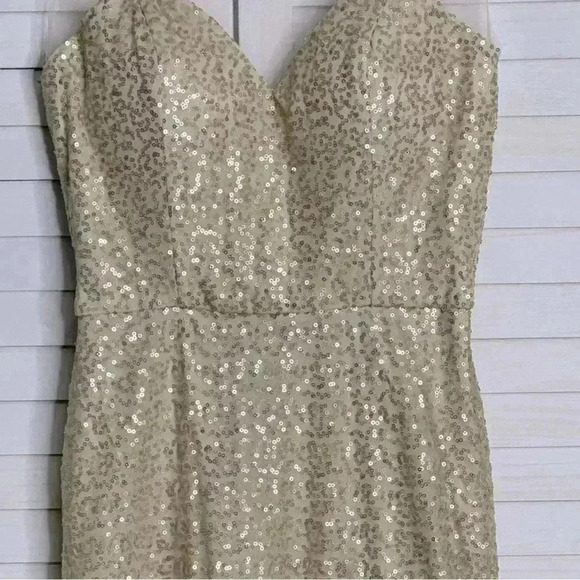 MoriLee Gold Sequin Gown
Sweetheart Neckline Illusion Size 6 - Picture 4 of 16